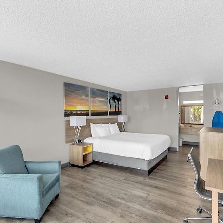 Days Inn By Wyndham Titusville Kennedy Space Center Экстерьер фото