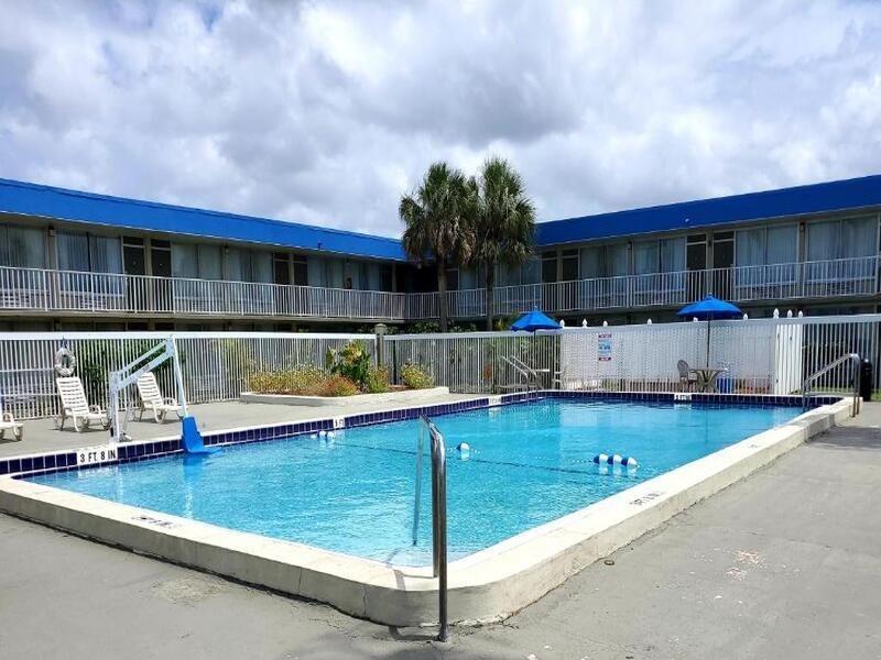 Days Inn By Wyndham Titusville Kennedy Space Center Экстерьер фото
