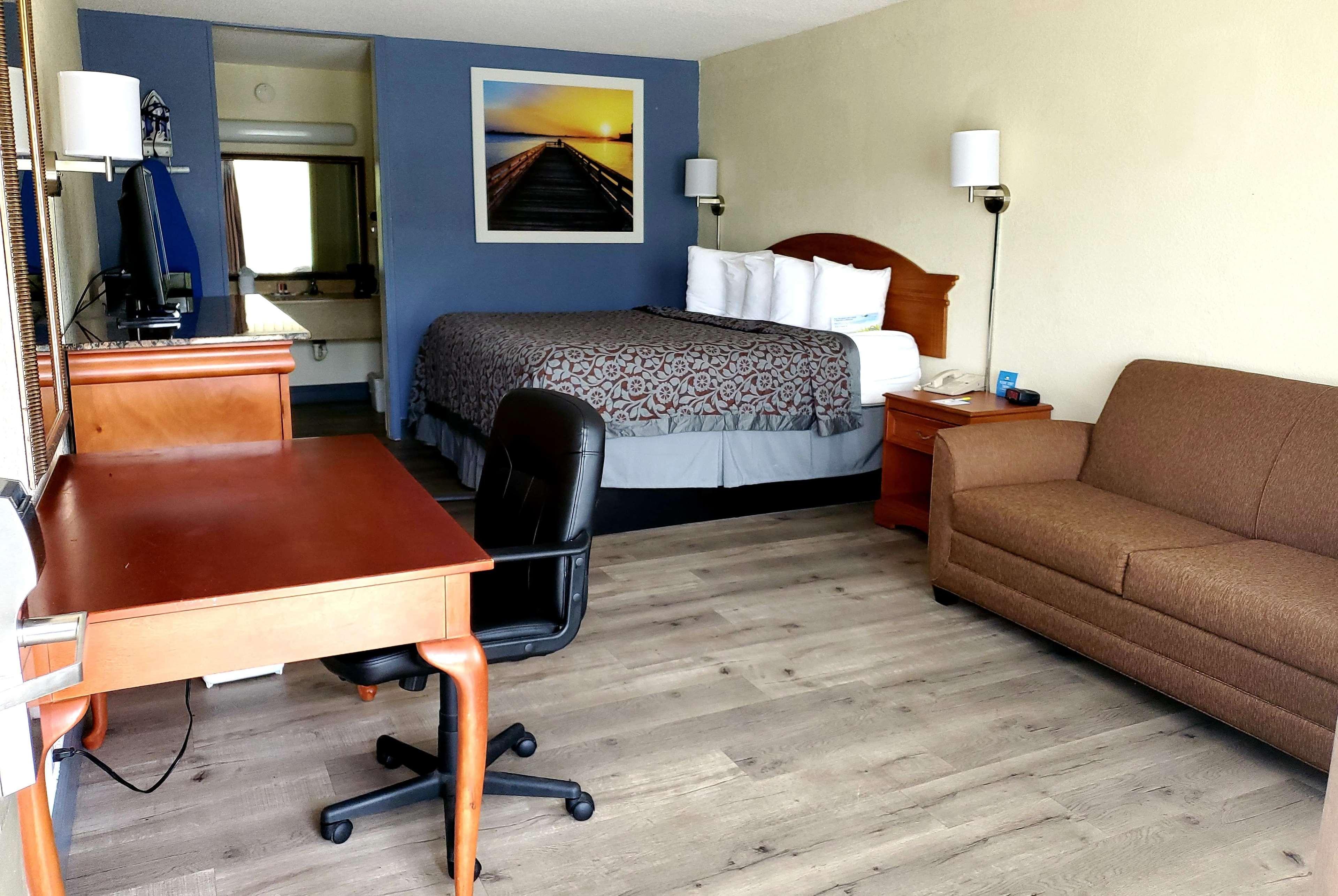 Days Inn By Wyndham Titusville Kennedy Space Center Экстерьер фото