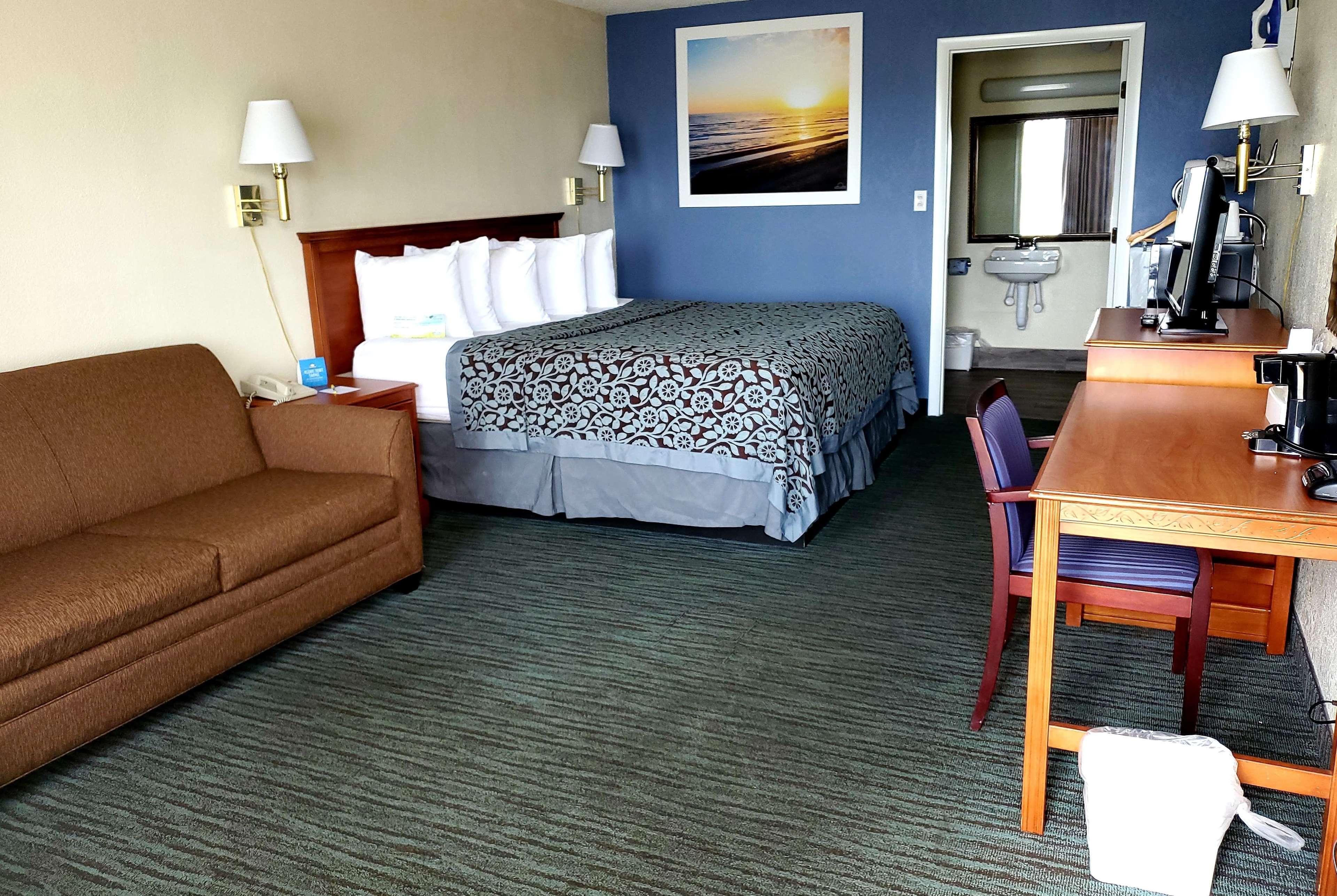 Days Inn By Wyndham Titusville Kennedy Space Center Экстерьер фото