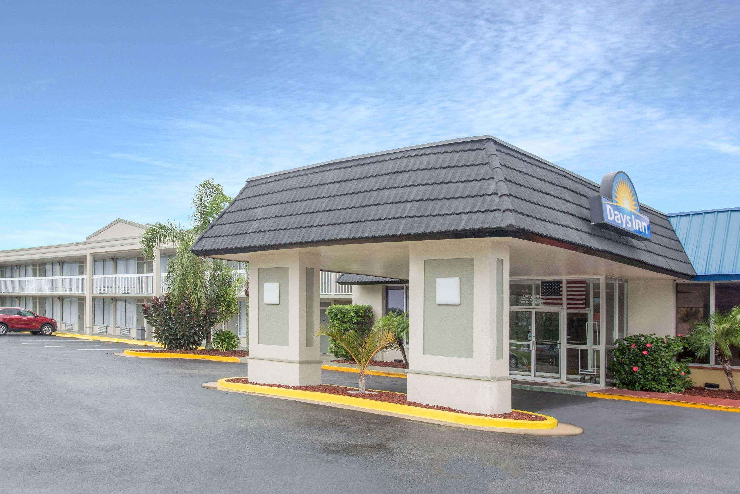 Days Inn By Wyndham Titusville Kennedy Space Center Экстерьер фото