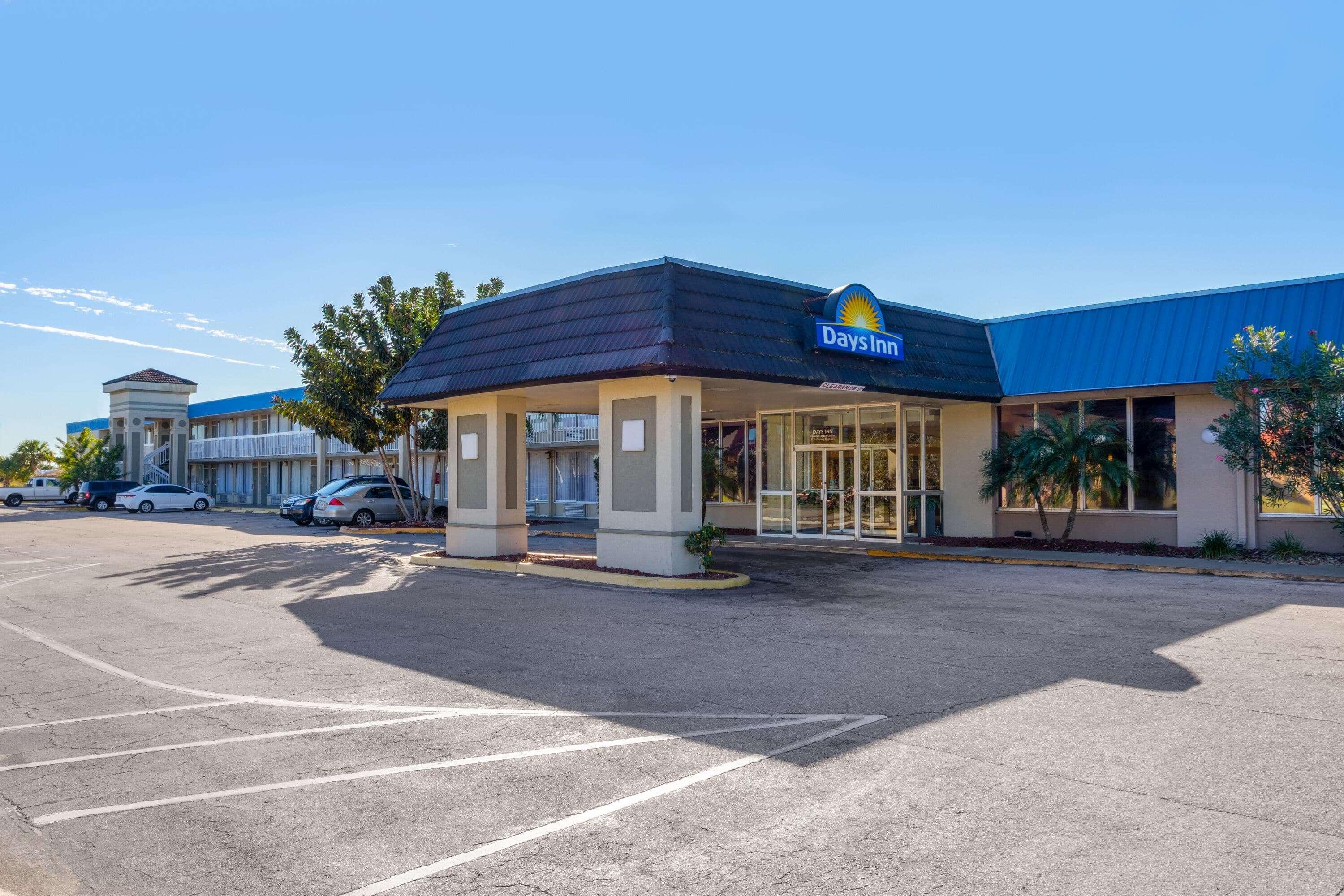 Days Inn By Wyndham Titusville Kennedy Space Center Экстерьер фото
