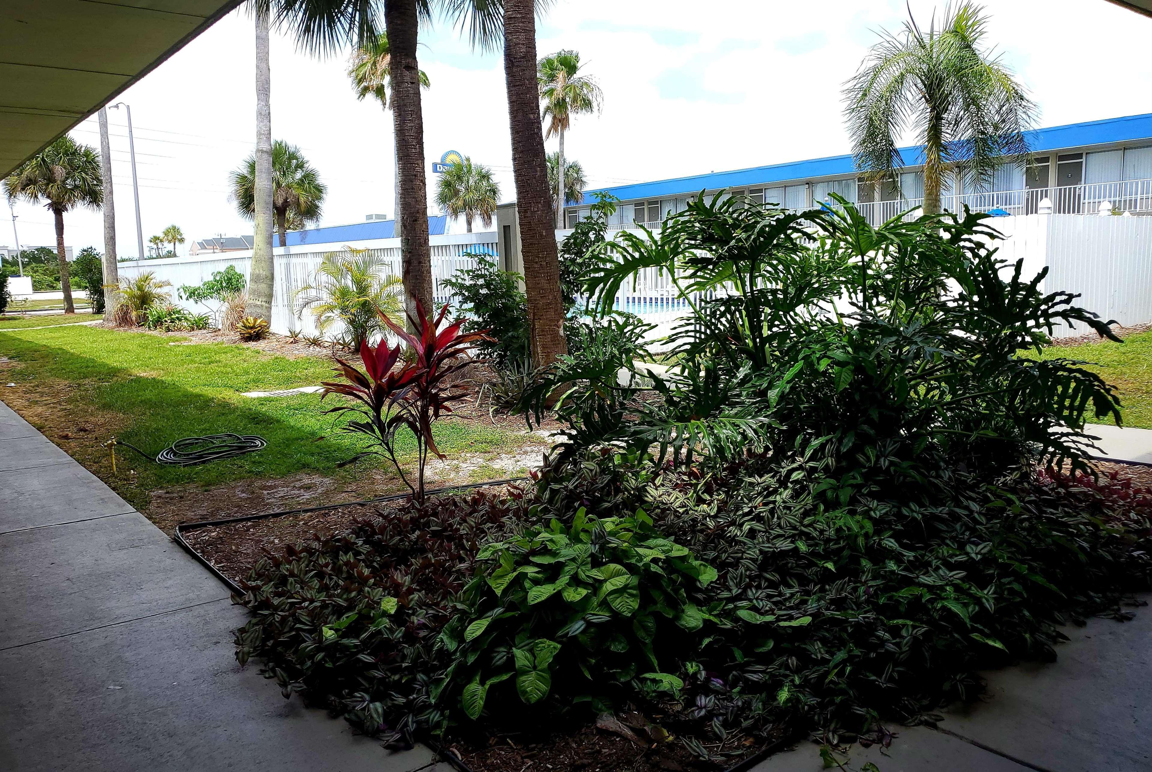 Days Inn By Wyndham Titusville Kennedy Space Center Экстерьер фото