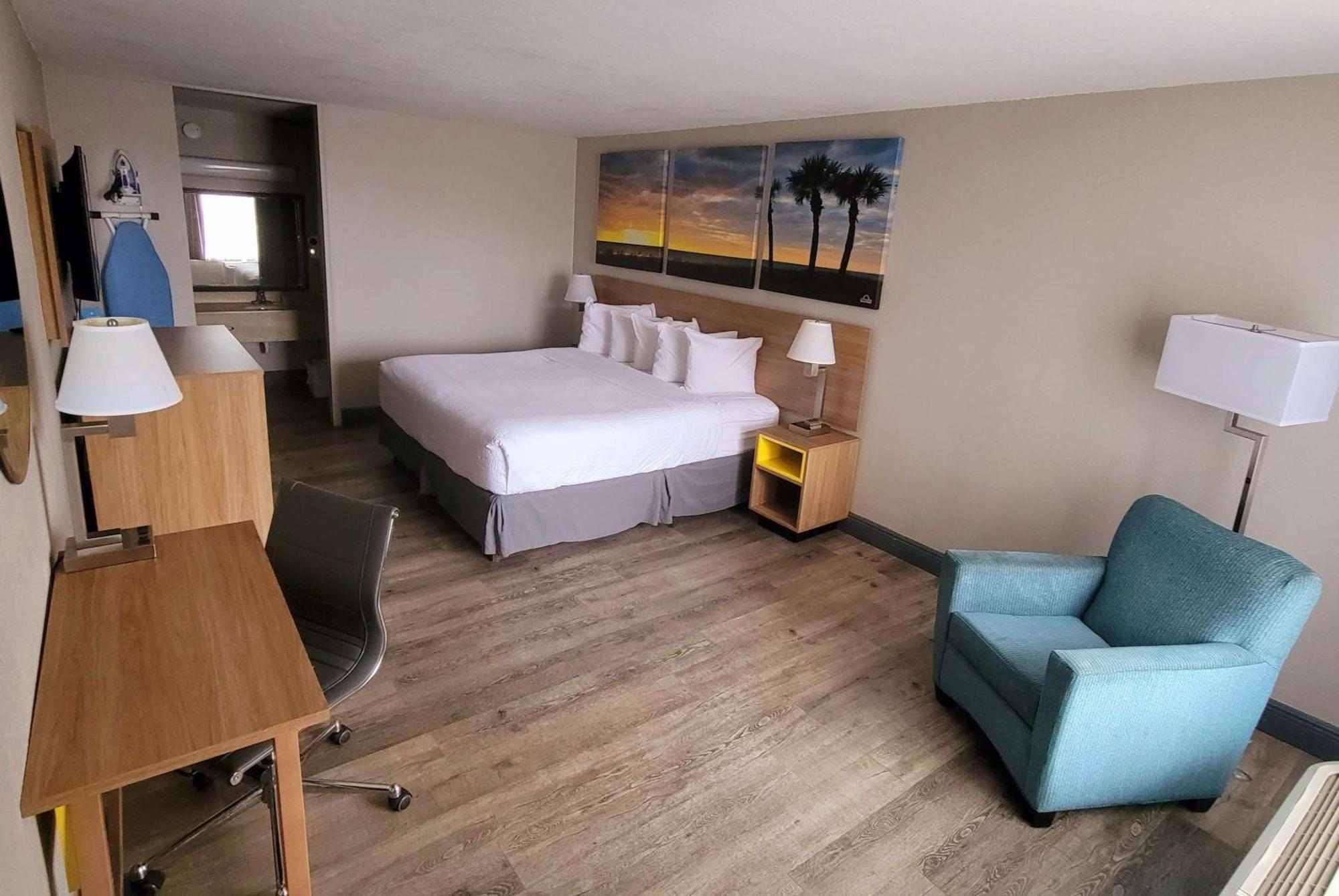 Days Inn By Wyndham Titusville Kennedy Space Center Экстерьер фото