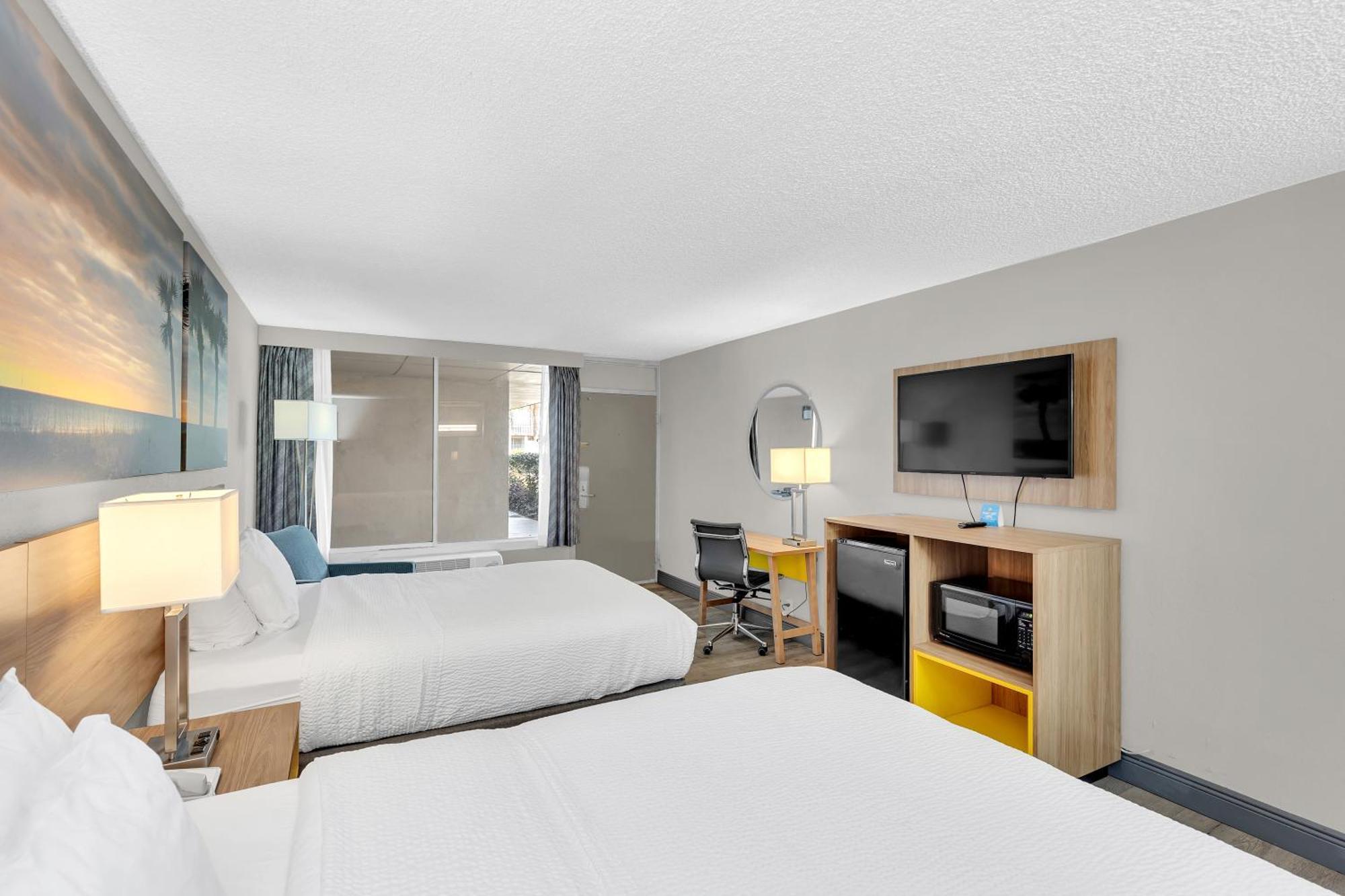 Days Inn By Wyndham Titusville Kennedy Space Center Экстерьер фото
