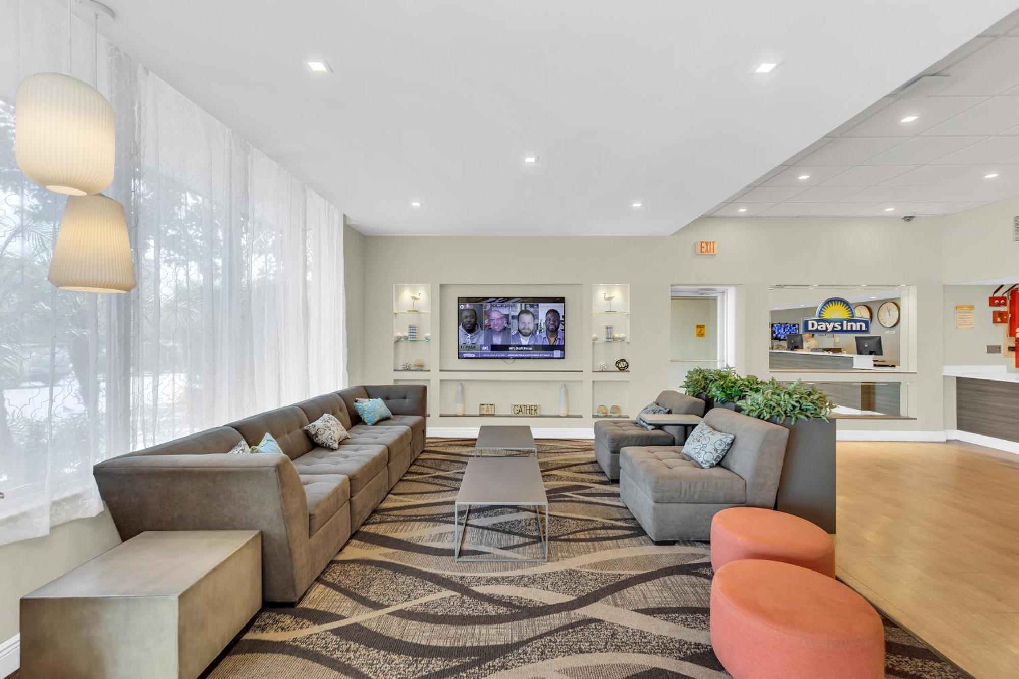 Days Inn By Wyndham Titusville Kennedy Space Center Экстерьер фото