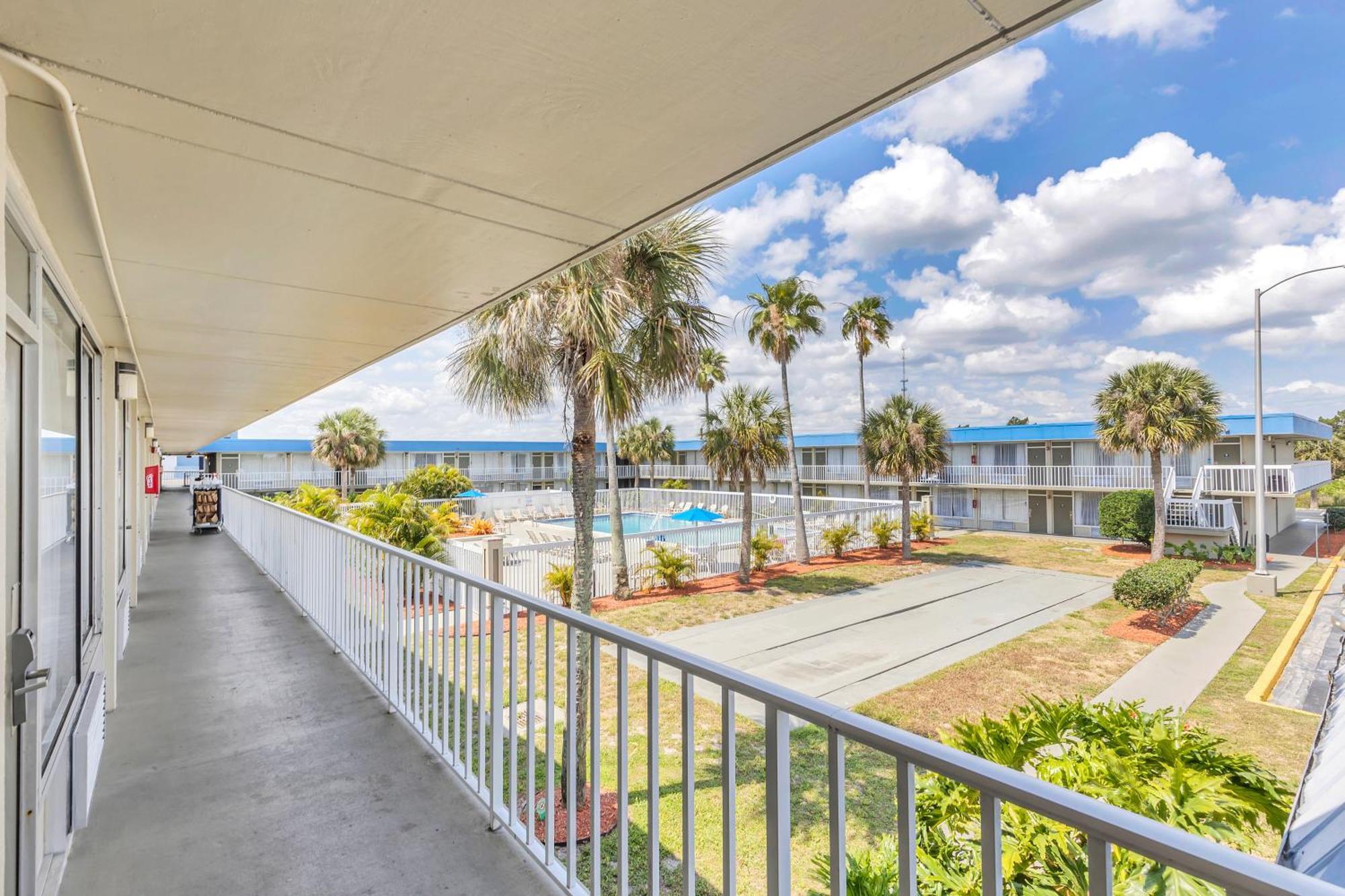 Days Inn By Wyndham Titusville Kennedy Space Center Экстерьер фото