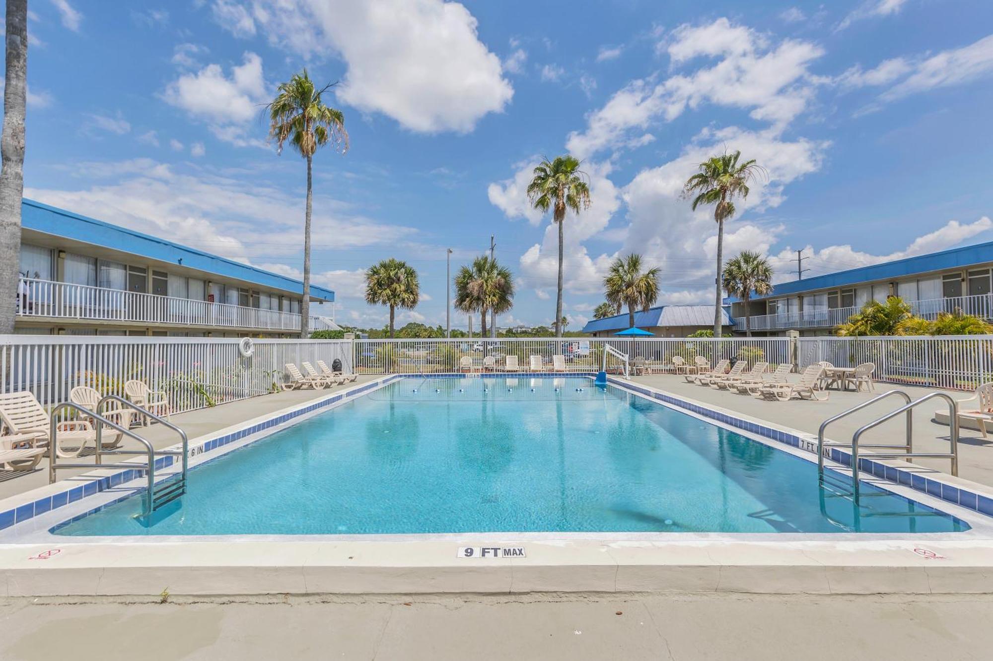 Days Inn By Wyndham Titusville Kennedy Space Center Экстерьер фото