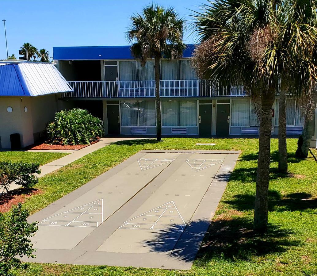 Days Inn By Wyndham Titusville Kennedy Space Center Экстерьер фото