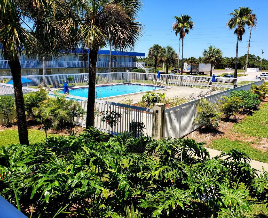 Days Inn By Wyndham Titusville Kennedy Space Center Экстерьер фото